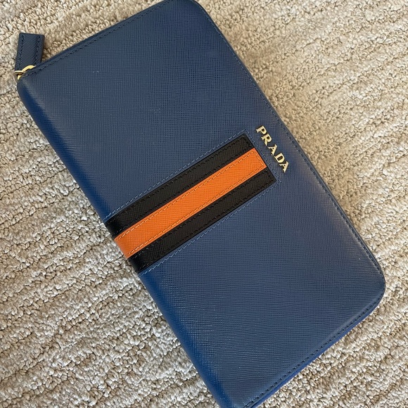 Prada Wallet also holds a passport! - Picture 9 of 14